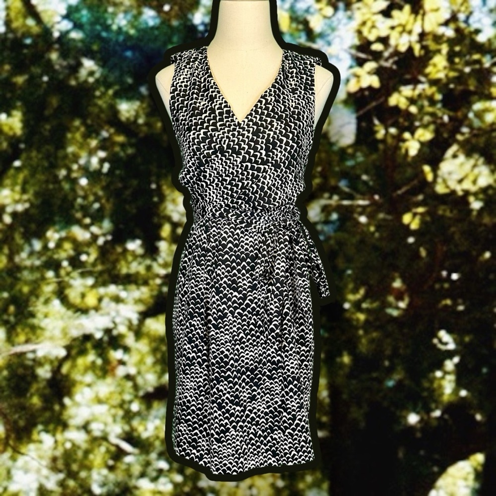 Diane Von Furstenberg Black & White Cotton-Blend Sleeveless Wrap Dress Size 2